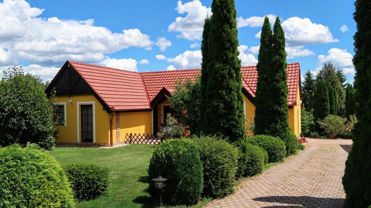 Magyar Apartmanhazak I-Iii. Zalakaros Zewnętrze zdjęcie